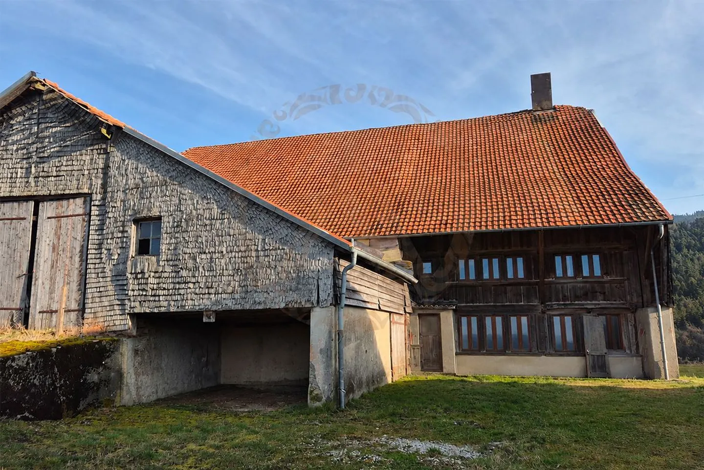 VAULRUZ - Large farm from 1852 to renovate, with exceptional volumes - Photo 6 of 13