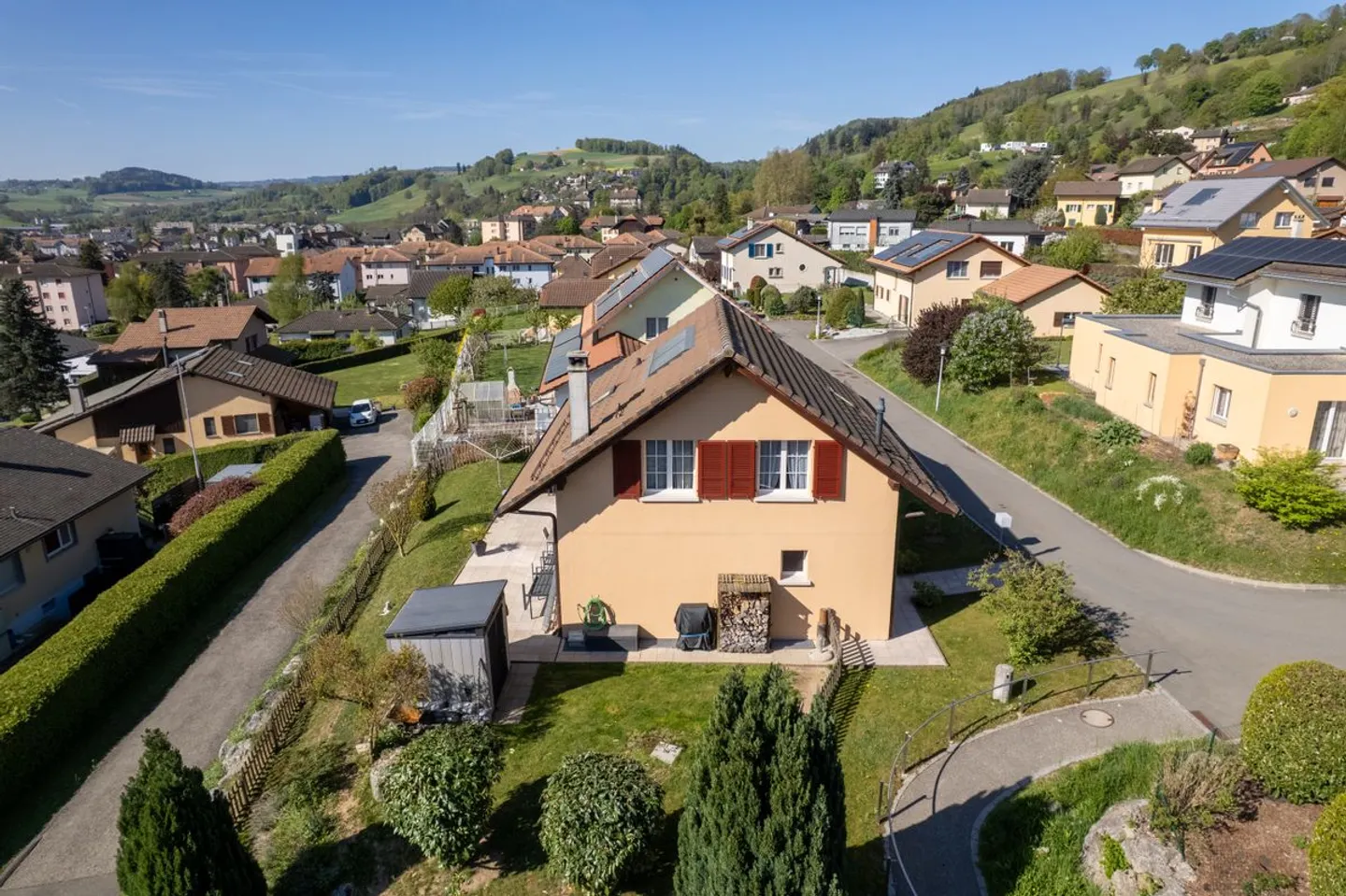 Ideal 5.5-room villa with garden for a family wishing to be happy! - Photo 3 of 13