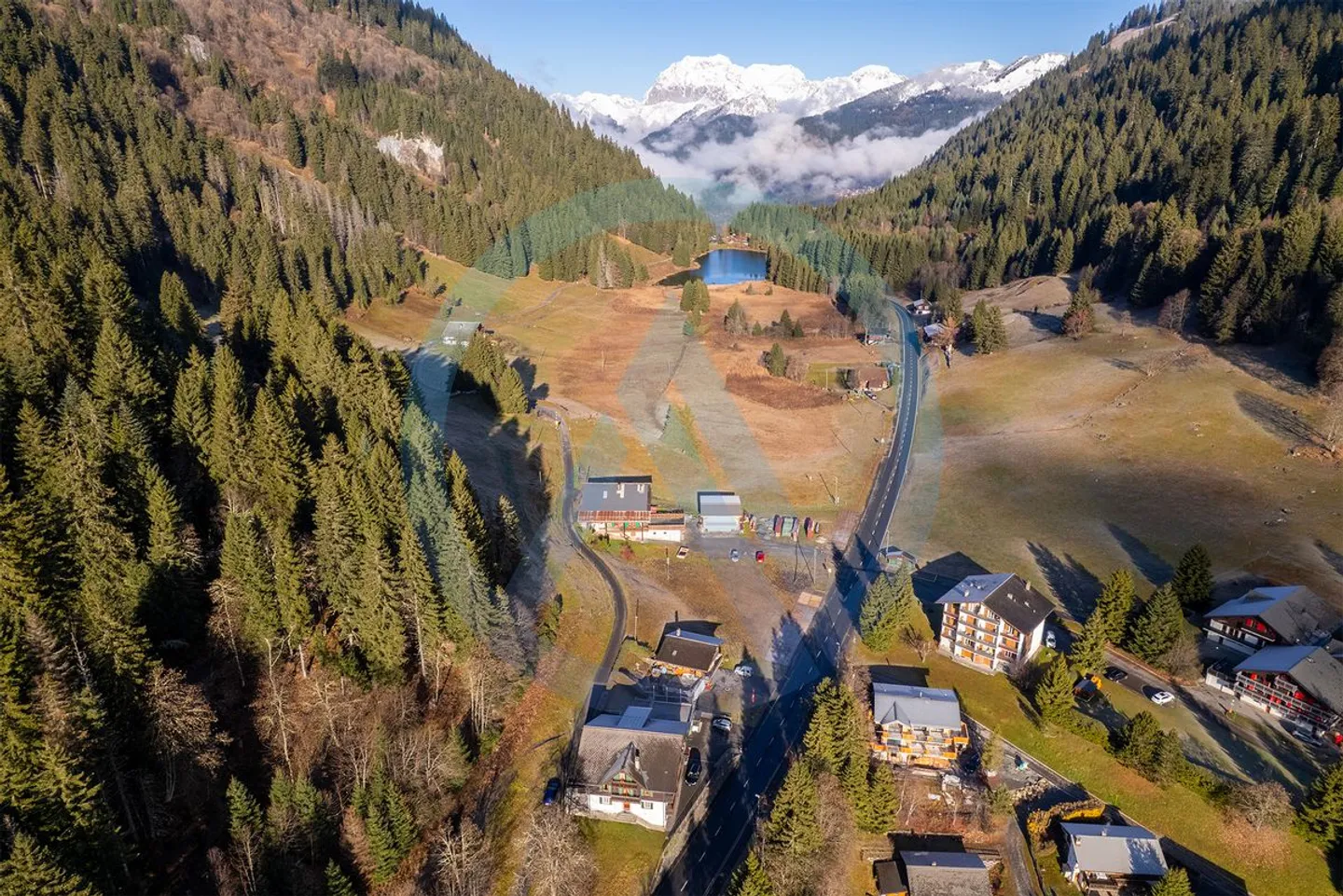 An exceptional chalet to bring your group projects to life in the Portes-du-Soleil - Photo 3 of 13