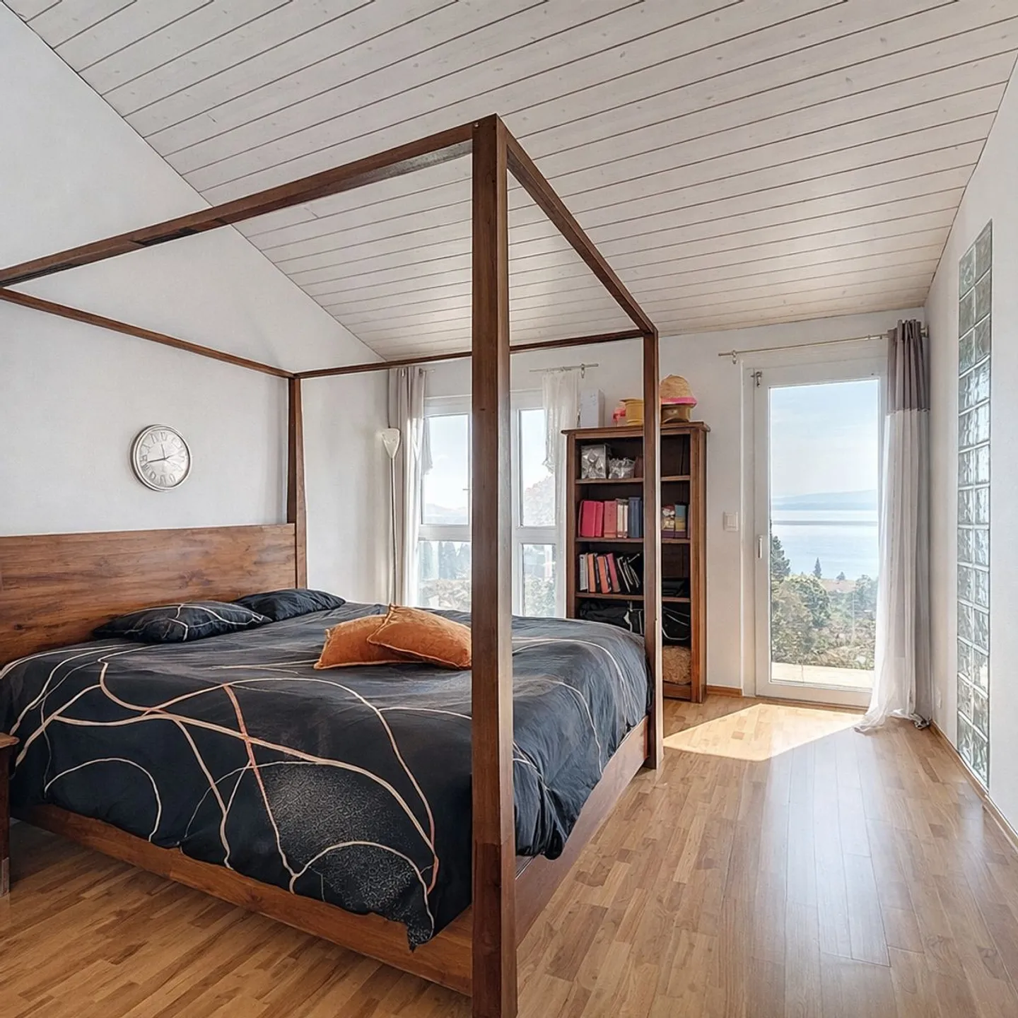 A unique property between sky, lake and mountains - Photo 9 of 13