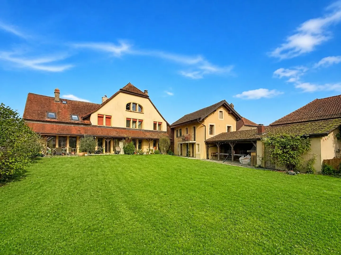 Edificio di rendimento nel cuore di Yvonand con potenziale di sviluppo - Foto 1 di 13