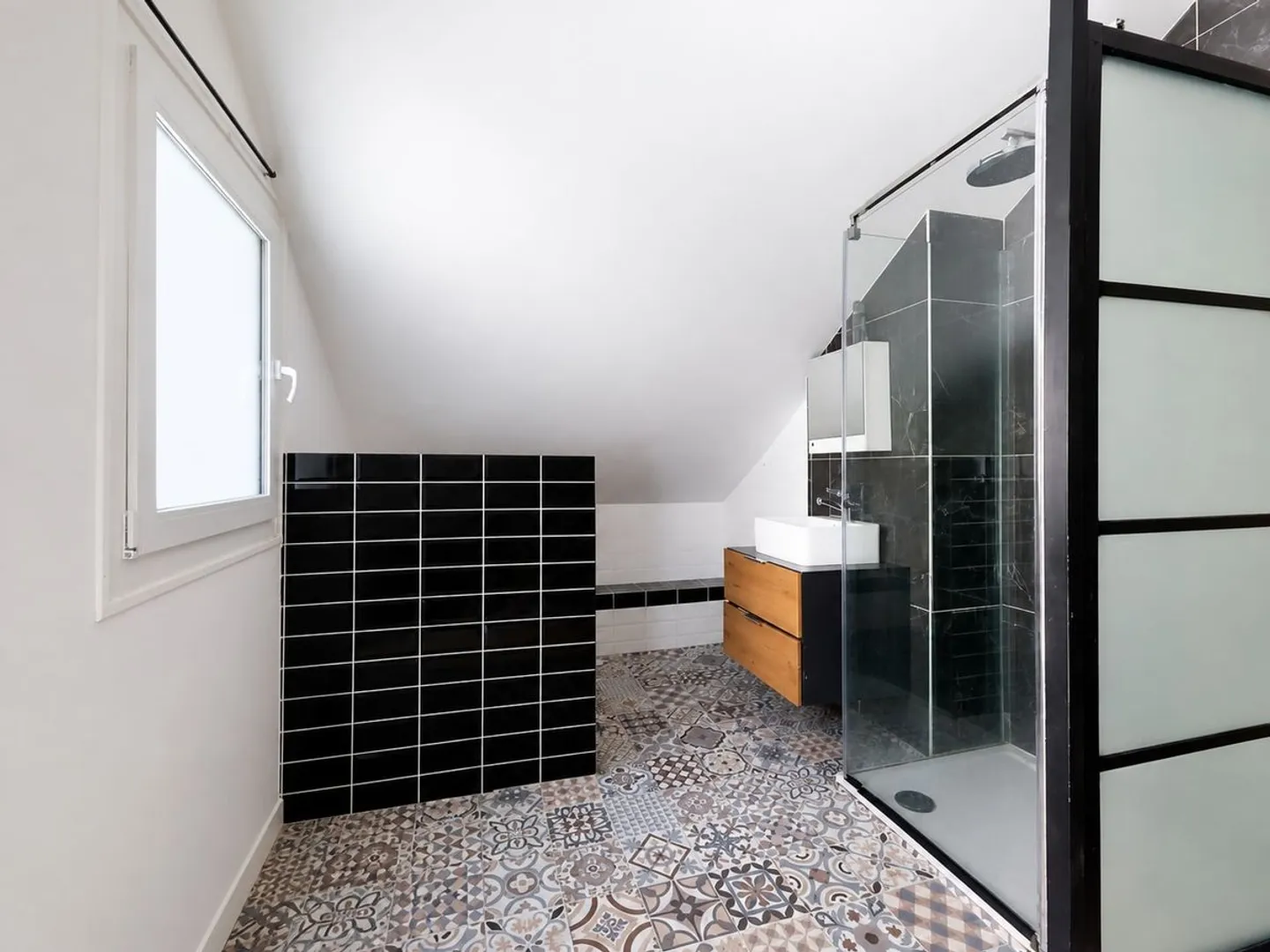 Independent house of character with garden, studio and rental potential - Photo 11 of 13