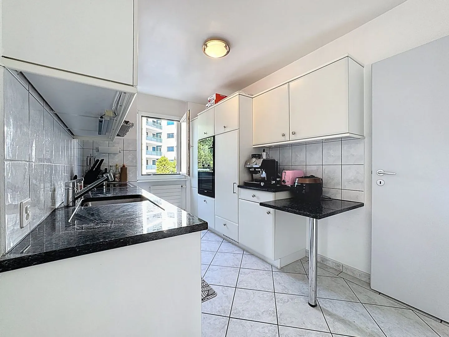 Renovated apartment in 2024, facing south, lake view just steps from all amenities - Photo 6 of 11