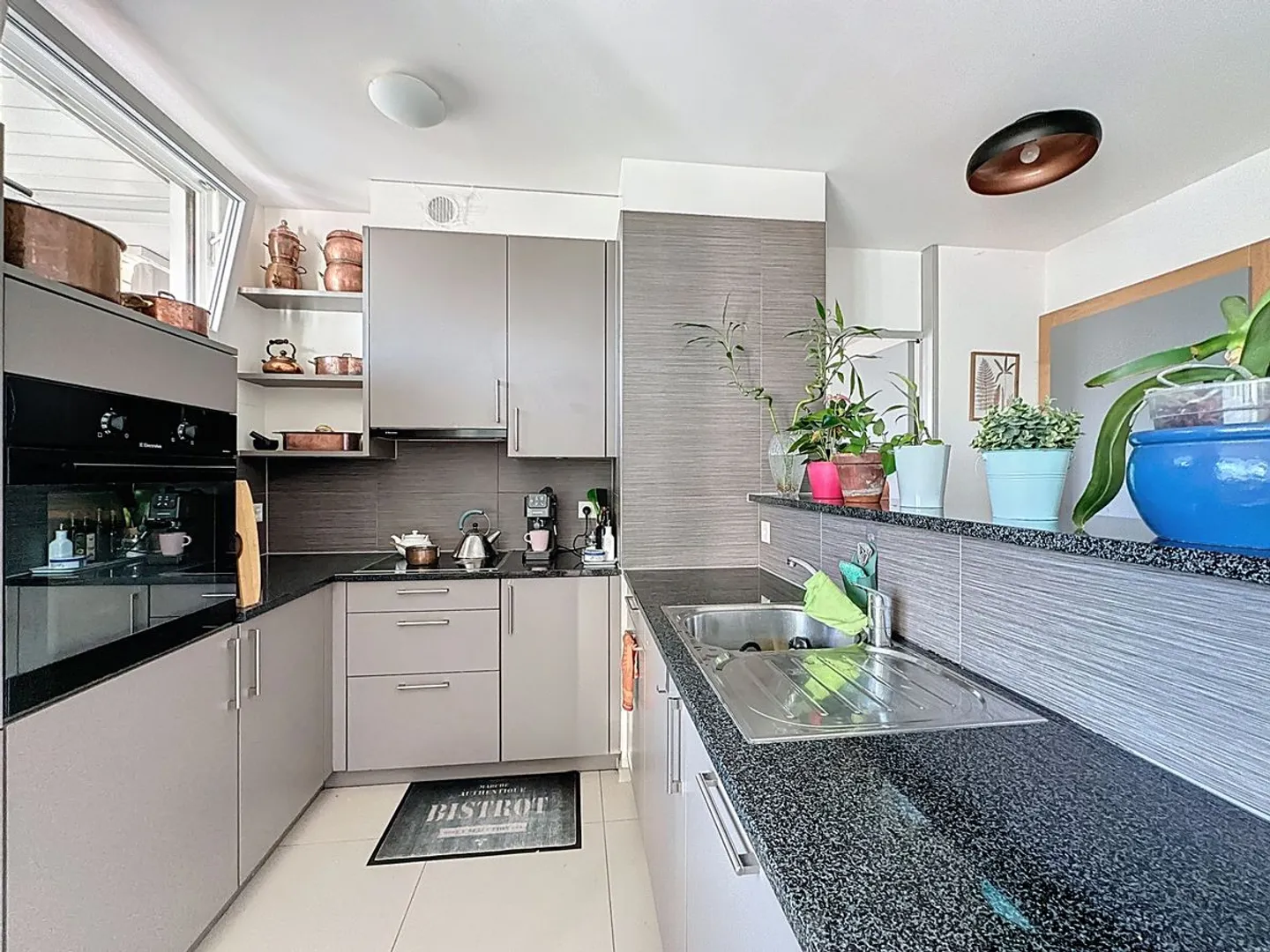 Bel appartement 3,5 pièces à Cugy VD - lumineux, confortable et parfaitement entretenu, avec place de parc - Photo 3 sur 9