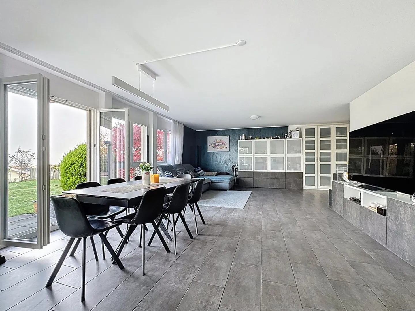 Raum, Licht und Gelassenheit - wunderschöne 4,5-Zimmer-Wohnung im Erdgeschoss mit großem Garten - Foto 3 von 11