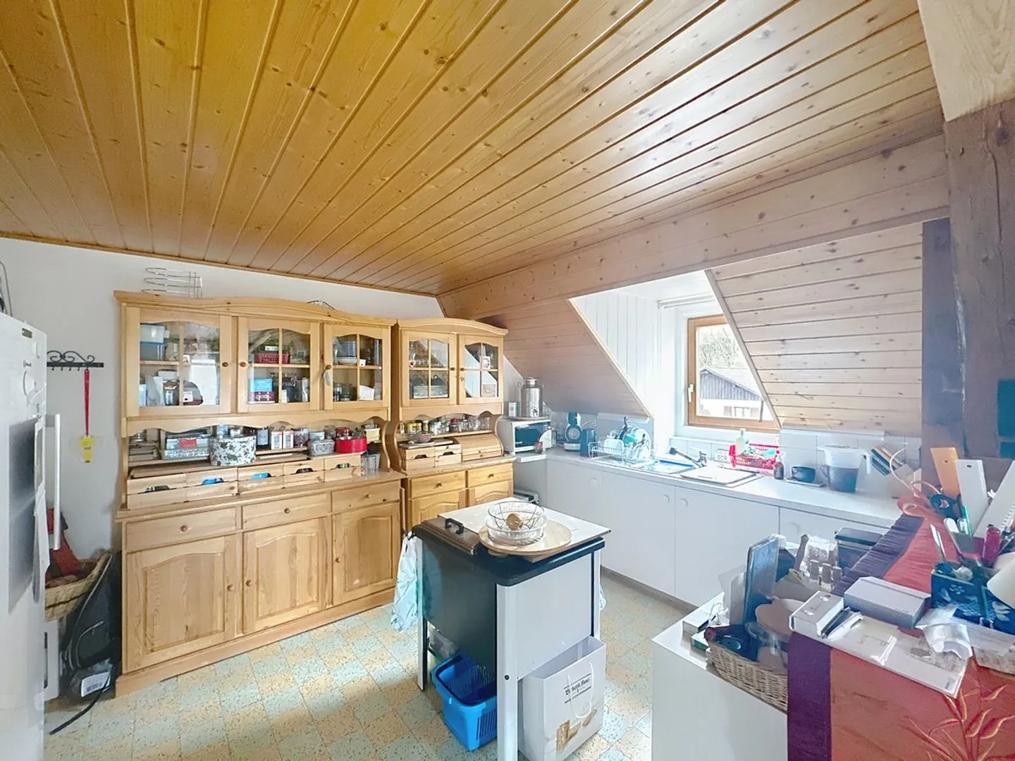 Una casa piena di potenziale a Buttes, ideale per vari progetti - Foto 2 di 13