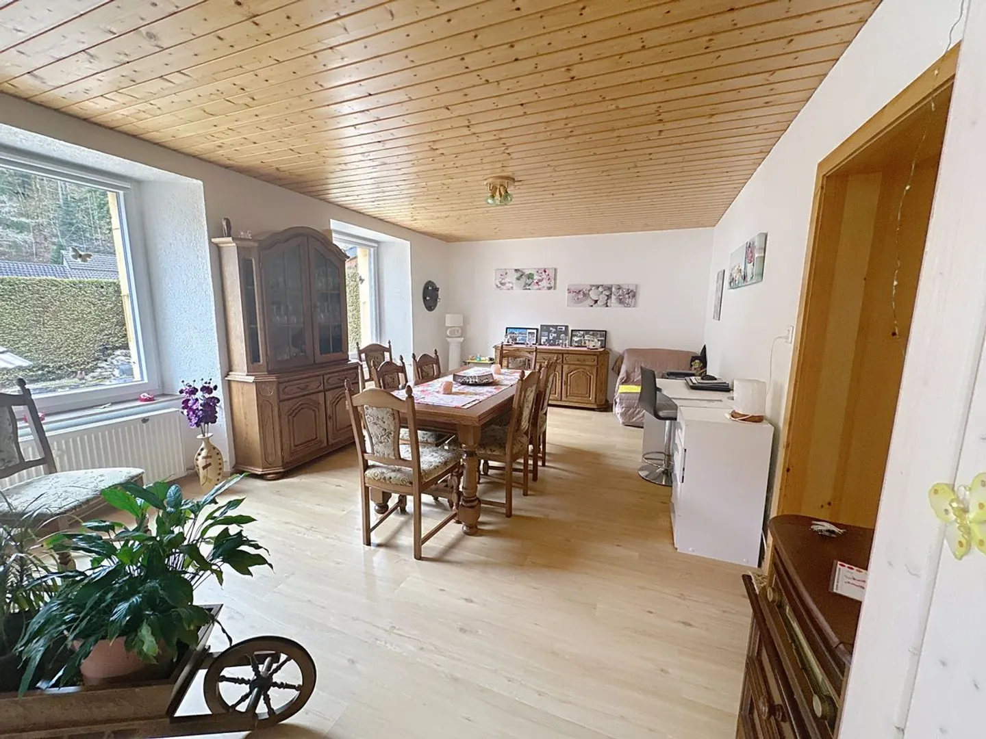 Una casa piena di potenziale a Buttes, ideale per vari progetti - Foto 11 di 13