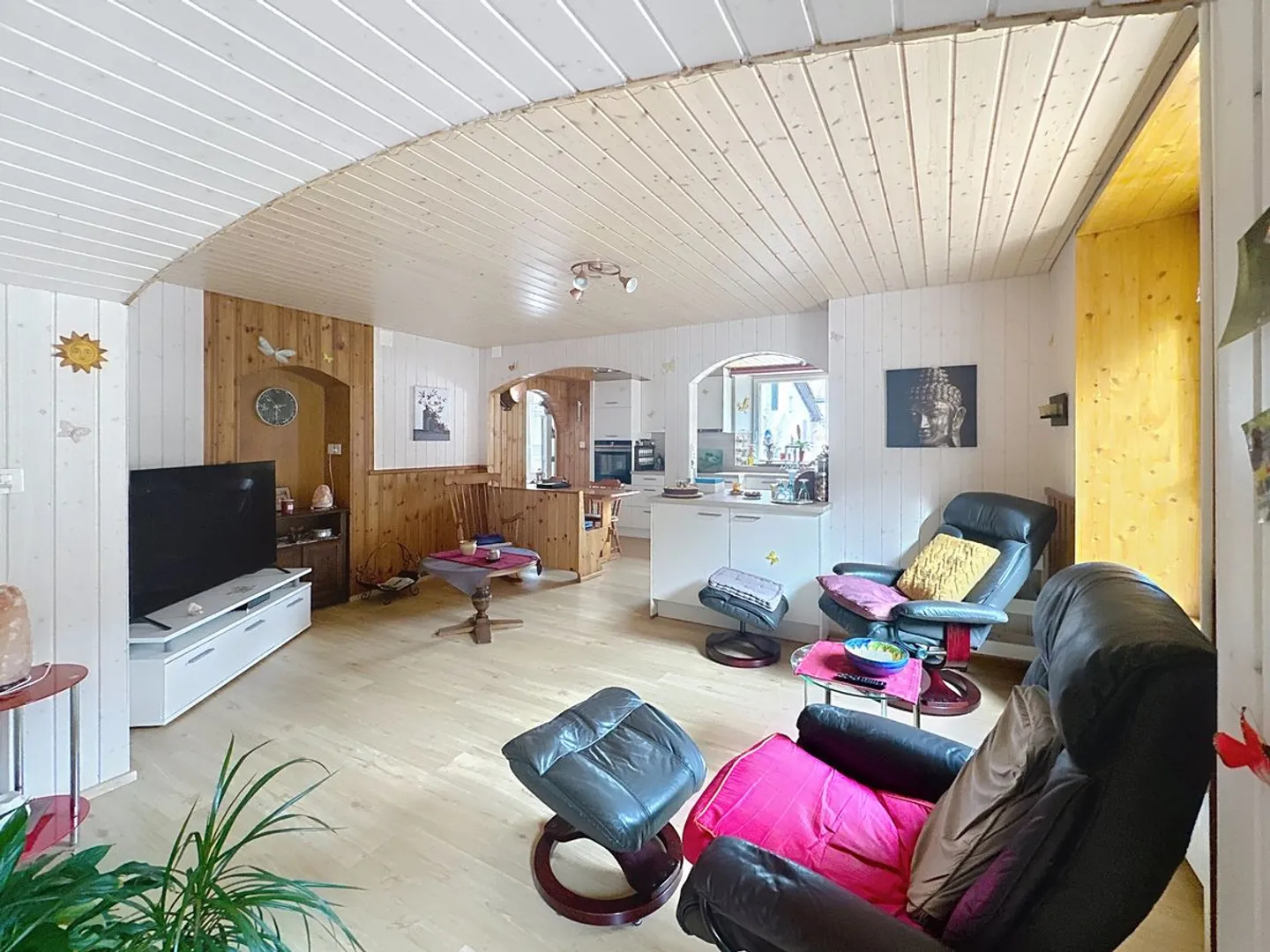 Una casa piena di potenziale a Buttes, ideale per vari progetti - Foto 10 di 13