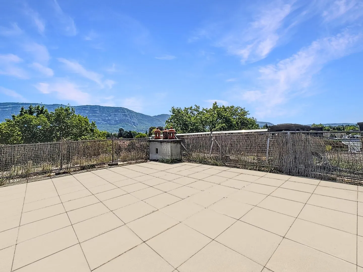 Seltene, außergewöhnliche Villa - 3 prestigeträchtige Wohnungen mit Panoramaterrasse und bewaldetem Park - Foto 8 von 13