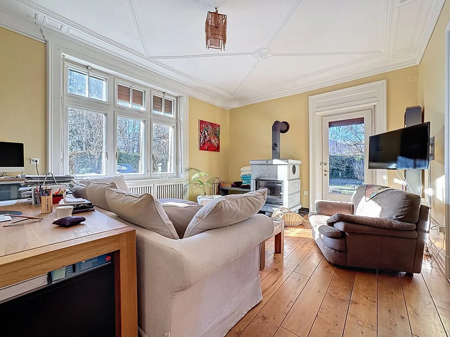 Exceptional master house in the heart of a wooded park - Photo 3 of 13