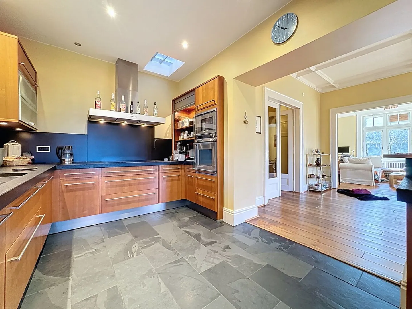 Exceptional master house in the heart of a wooded park - Photo 6 of 13