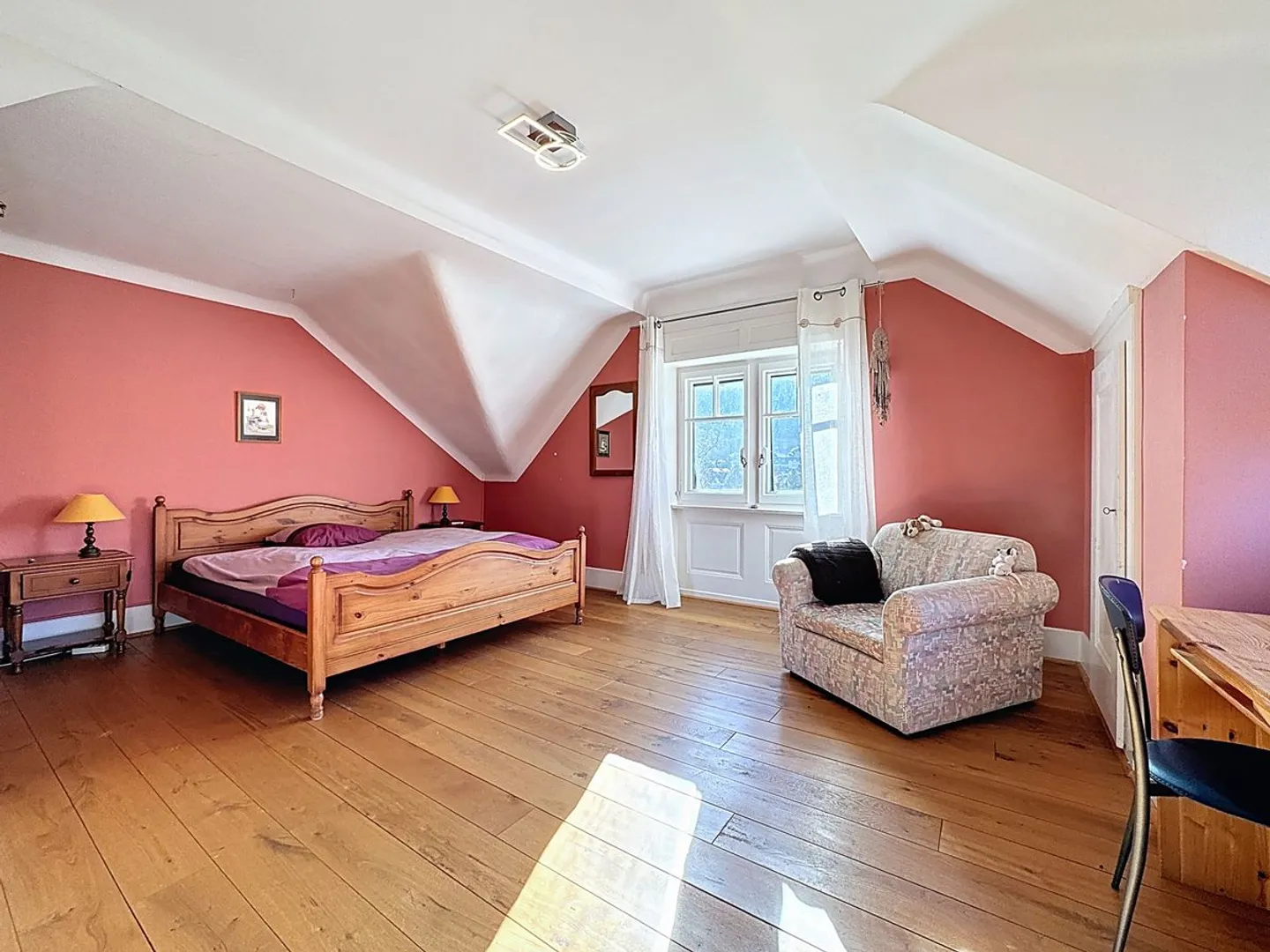 Exceptional master house in the heart of a wooded park - Photo 10 of 13