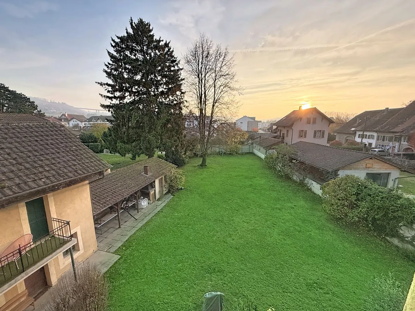 Edificio di rendimento nel cuore di Yvonand con potenziale di sviluppo - Foto 2 di 13