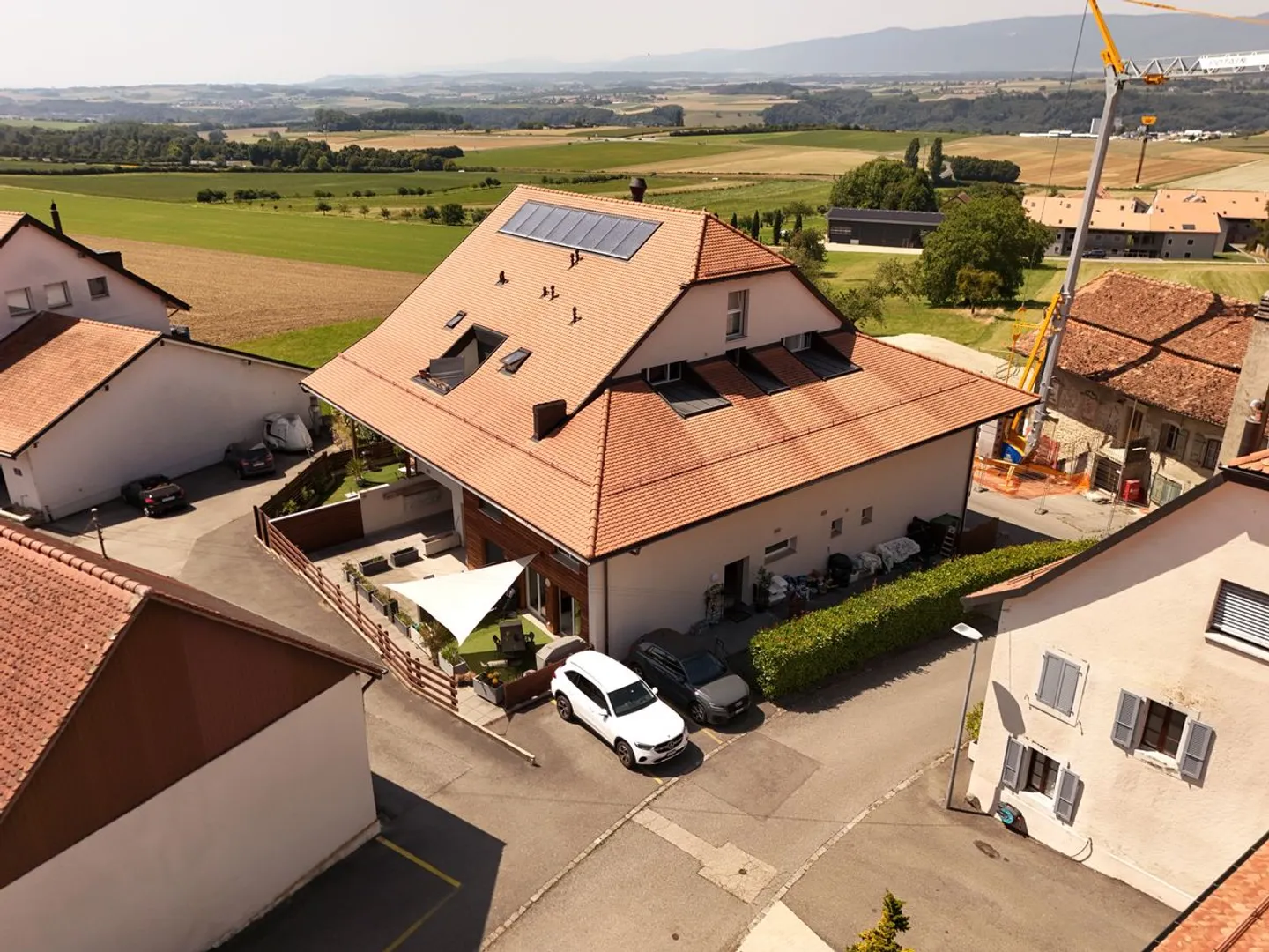 Colpo di fulmine assicurato - Raro duplex 4,5 locali con terrazza, balconi e ingresso privato a 12 minuti da Losanna - Foto 1 di 13