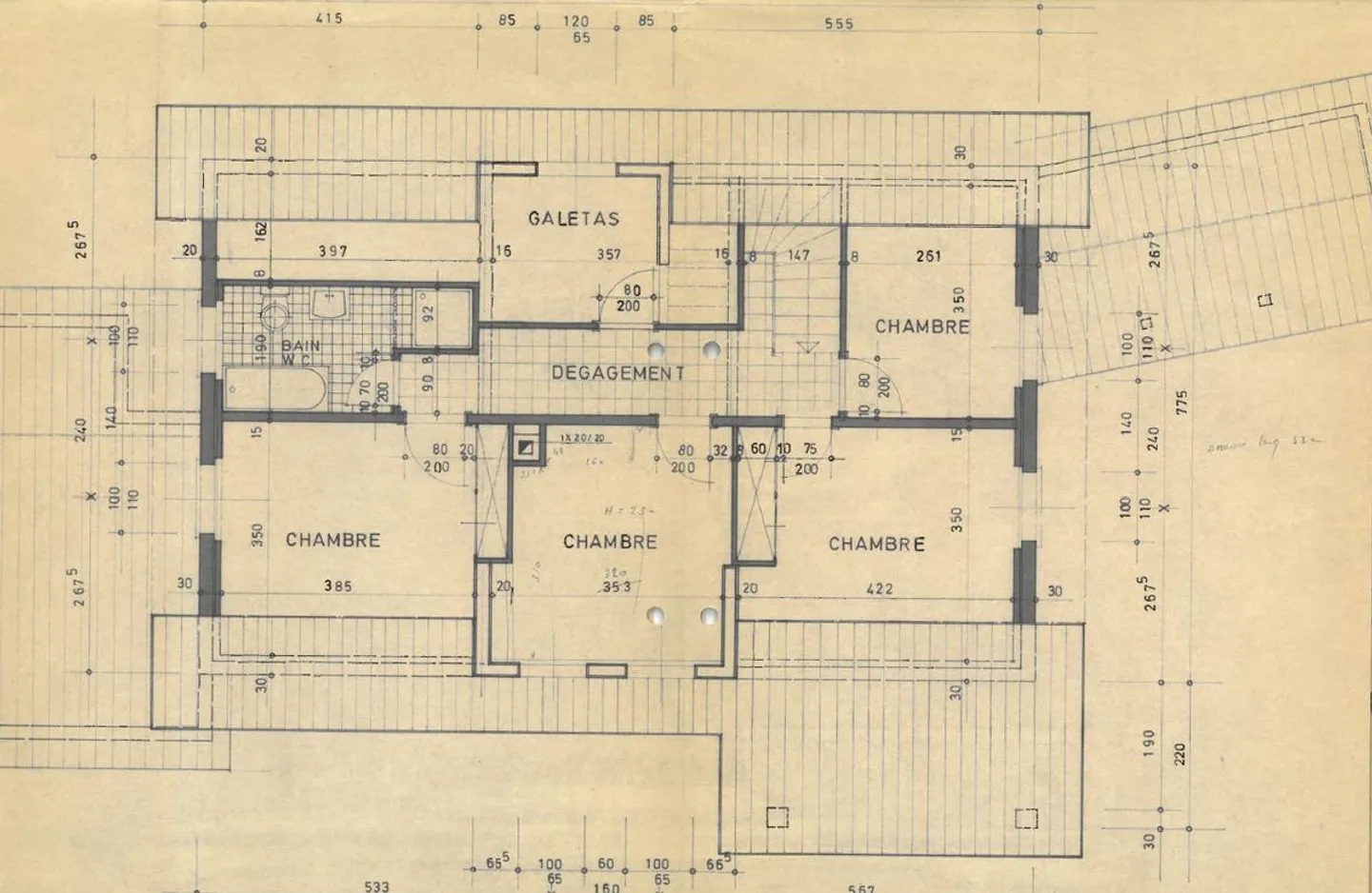 Spacious family home, plot of 1147 m2 - Photo 10 of 13