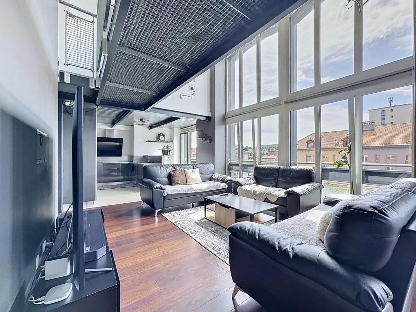 Luce, altezza, carattere: un duplex come nessun altro a La Chaux-de-Fonds - Foto 1 di 10