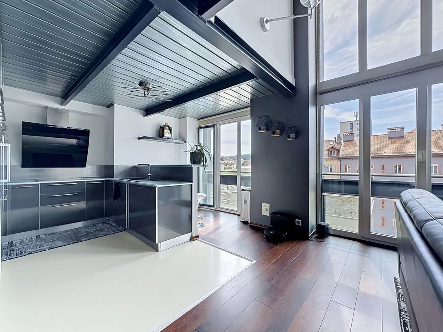 Luce, altezza, carattere: un duplex come nessun altro a La Chaux-de-Fonds - Foto 2 di 10