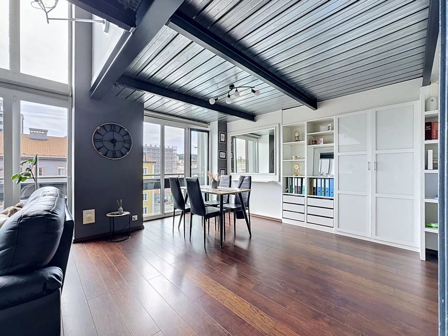 Luce, altezza, carattere: un duplex come nessun altro a La Chaux-de-Fonds - Foto 5 di 10