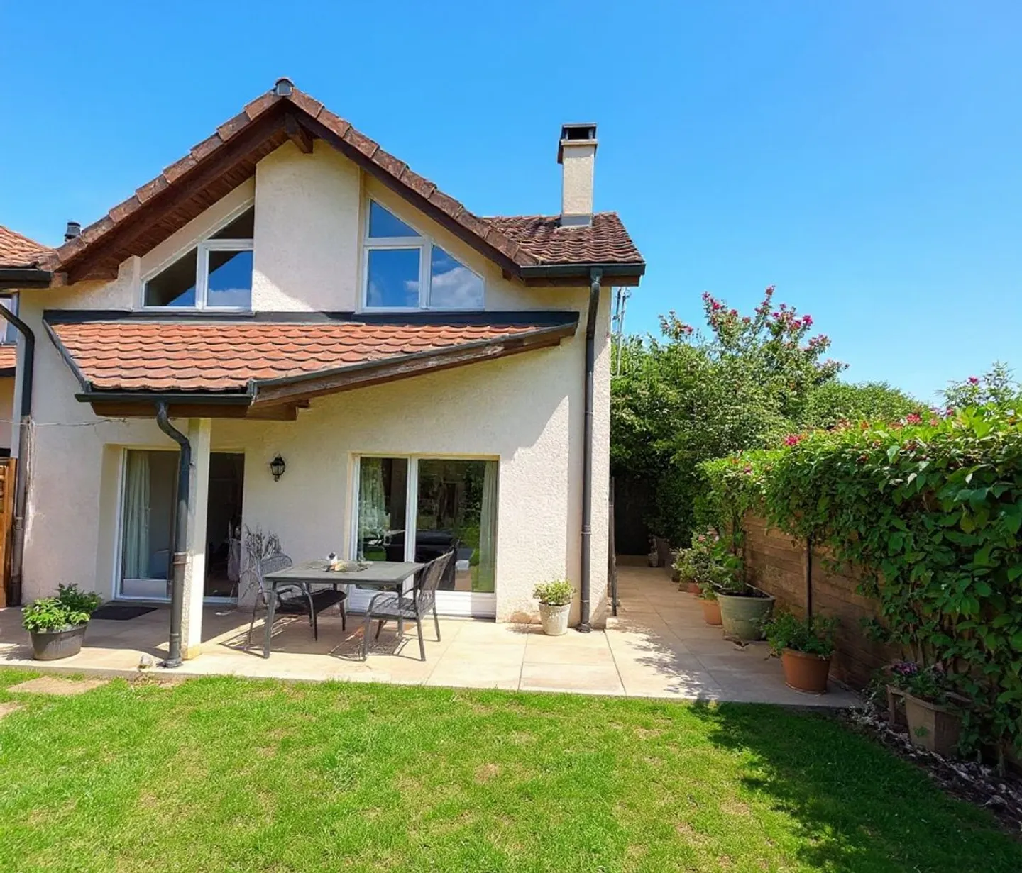 Pleasant house in Pensier (FR) with garden - Photo 2 of 12