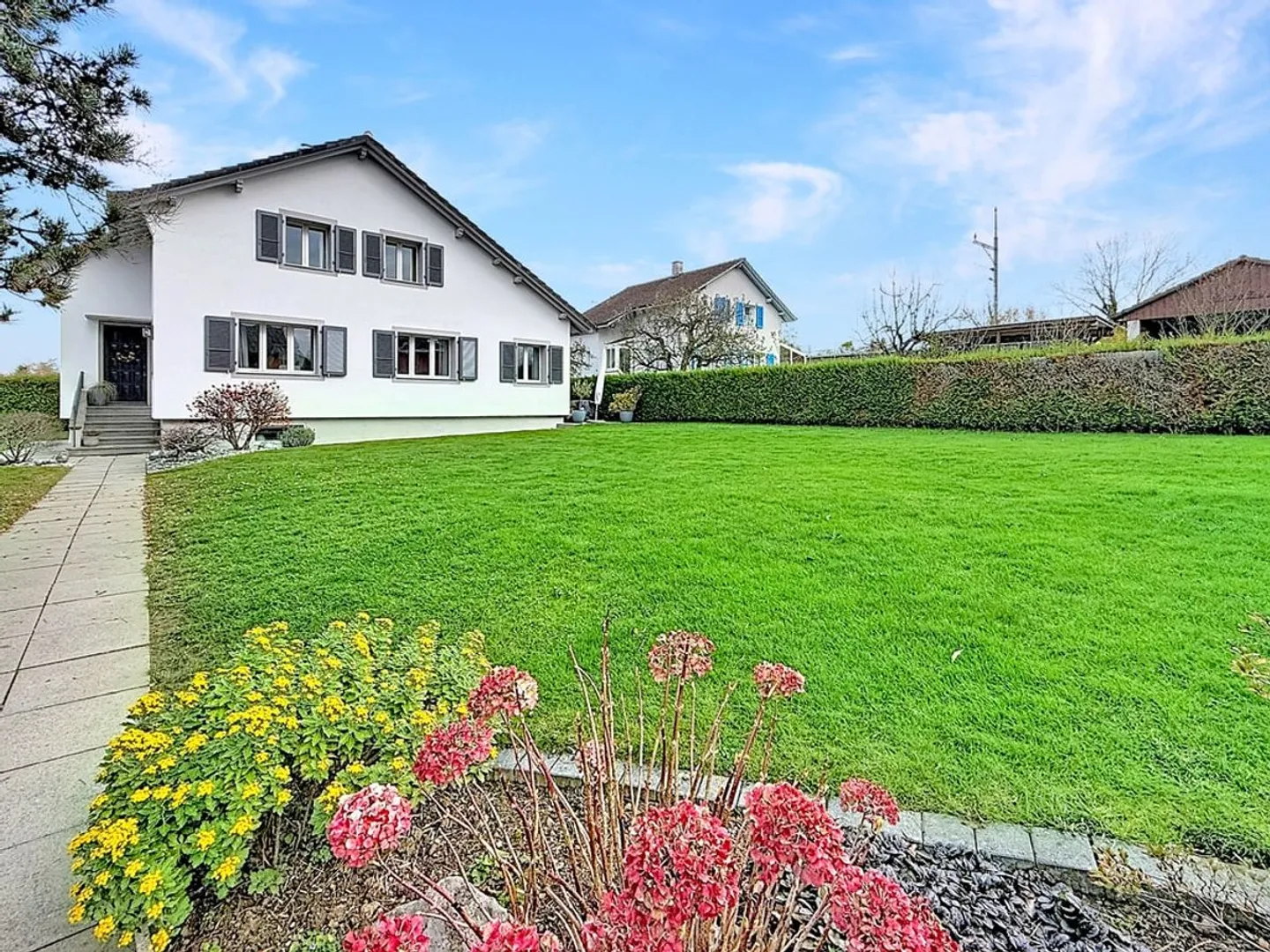 Beautiful property carefully renovated with large wooded garden - Photo 4 of 13