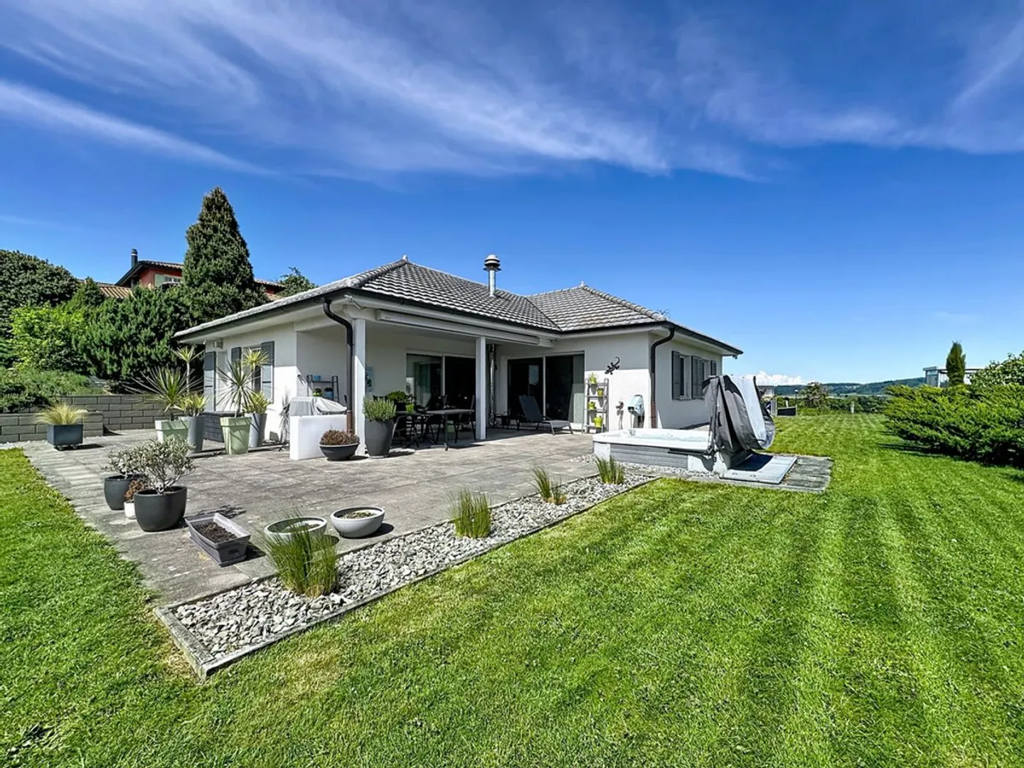 Villa unifamiliare con 4.5 stanze, piscina, jacuzzi, sala cinema e 3 garage - Foto 2 di 13