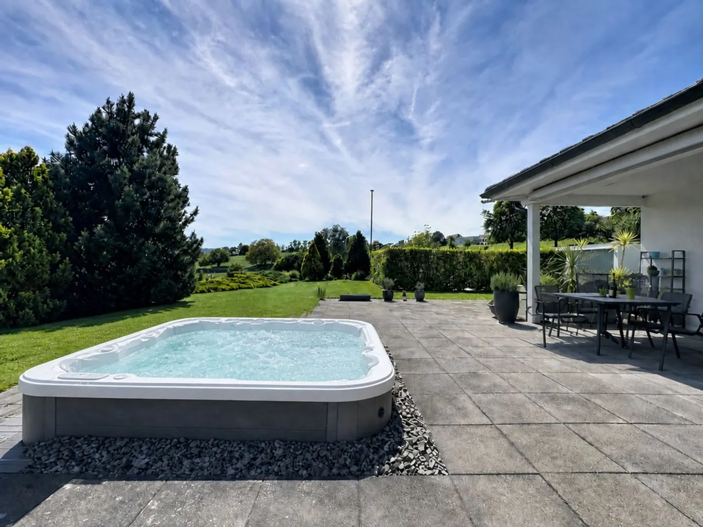 Villa unifamiliare con 4.5 stanze, piscina, jacuzzi, sala cinema e 3 garage - Foto 3 di 13