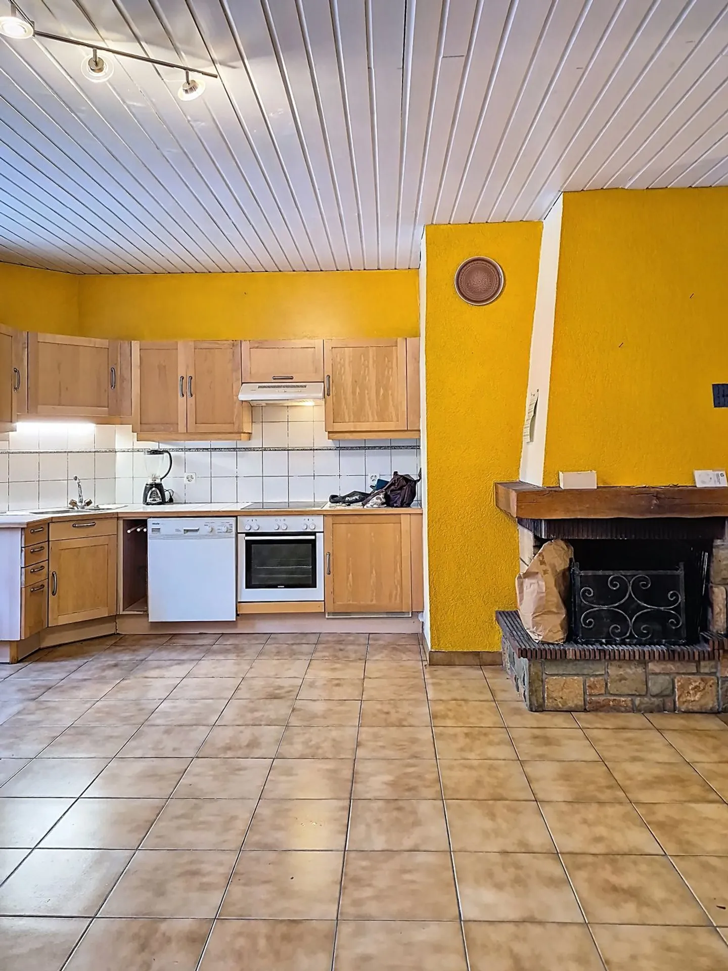 Spacious Apartment - Bright - 4.5 Rooms - in the Center of La Chaux-de-Fonds - Photo 4 of 9