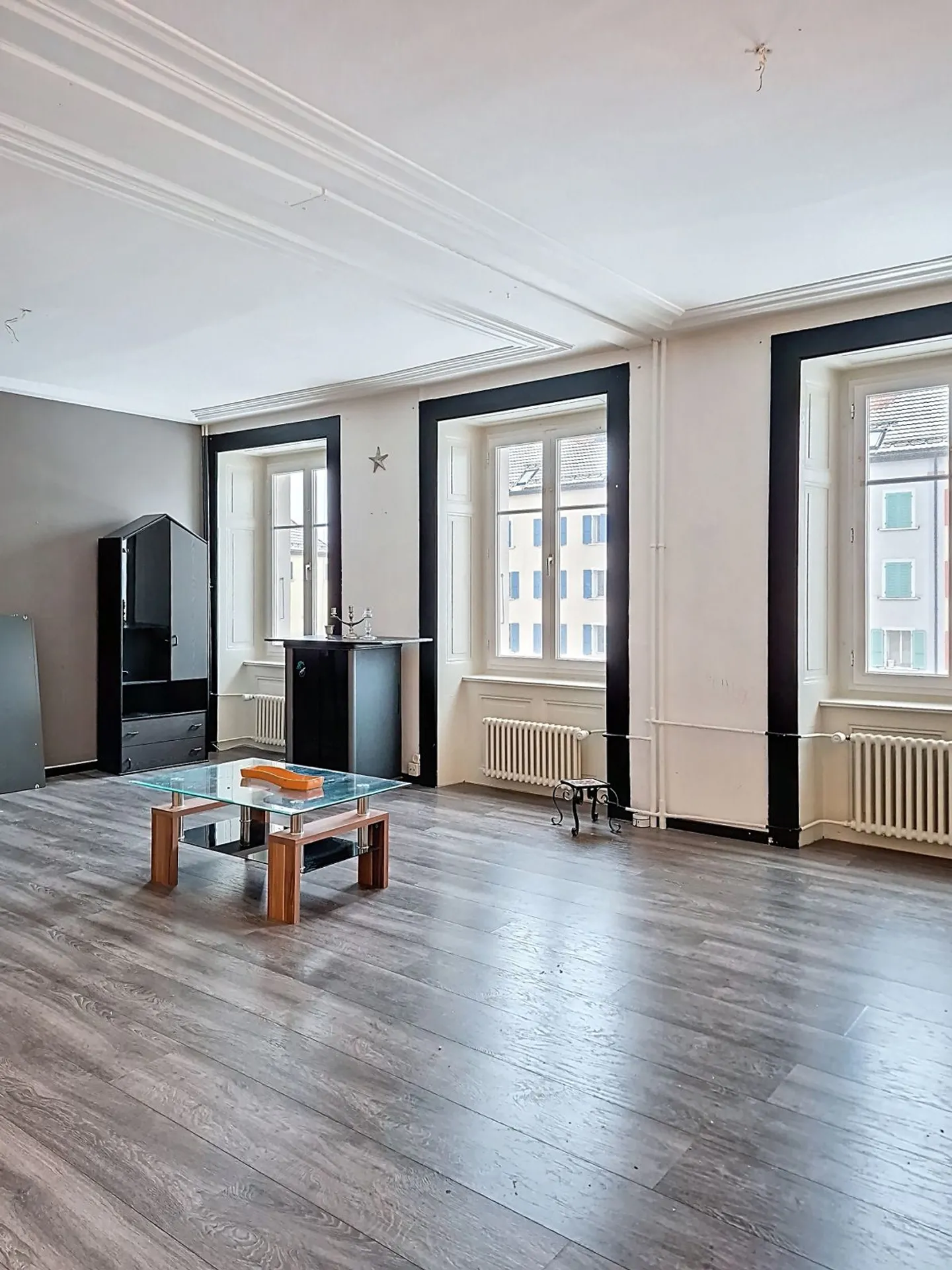 Spacious Apartment - Bright - 4.5 Rooms - in the Center of La Chaux-de-Fonds - Photo 1 of 9