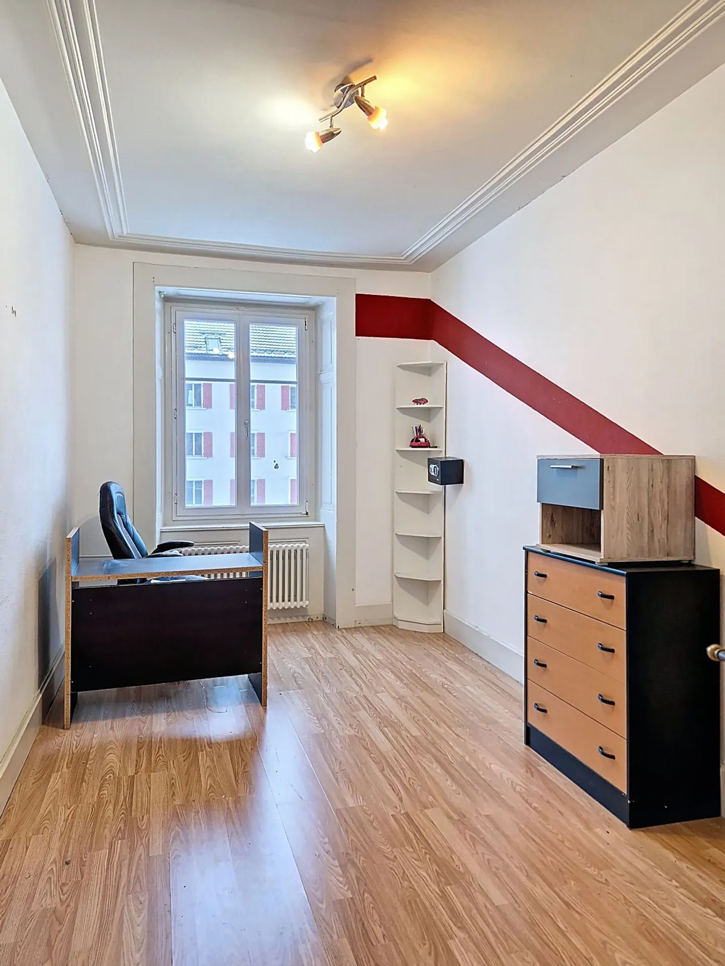 Spacious Apartment - Bright - 4.5 Rooms - in the Center of La Chaux-de-Fonds - Photo 3 of 9