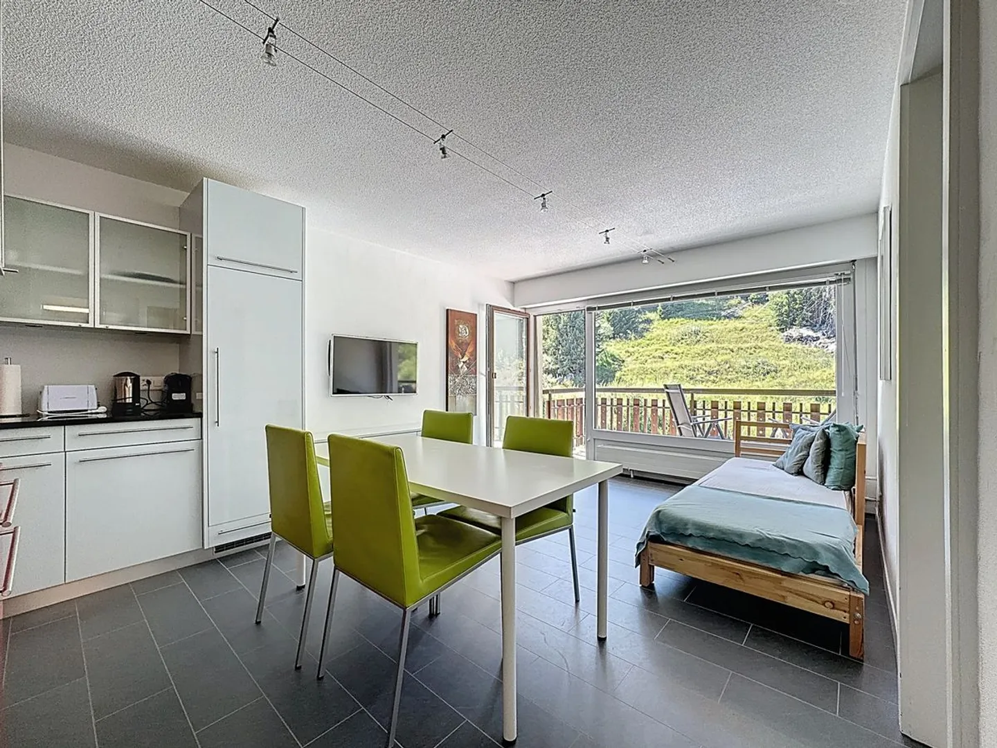 Questo appartamento arredato ai piedi delle piste ti aspetta. Residenza secondaria o principale, sta a te scegliere - Foto 4 di 7