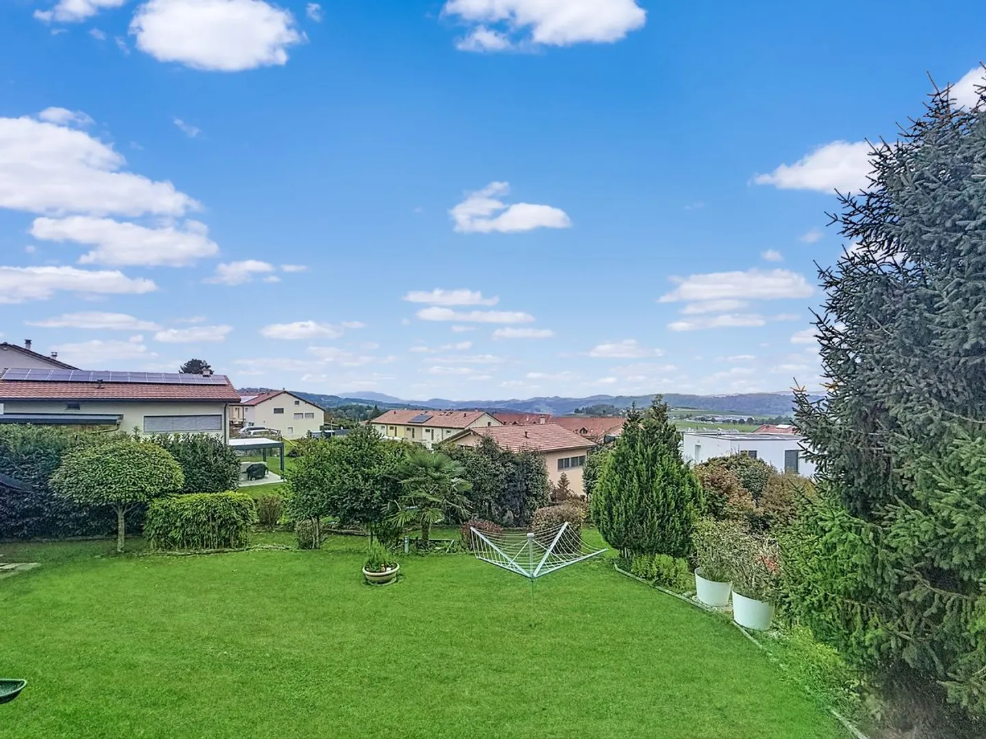 Exceptional House - Autonomous, Rentable and Renovated with Refinement 10 Minutes from Romont - Photo 2 of 13