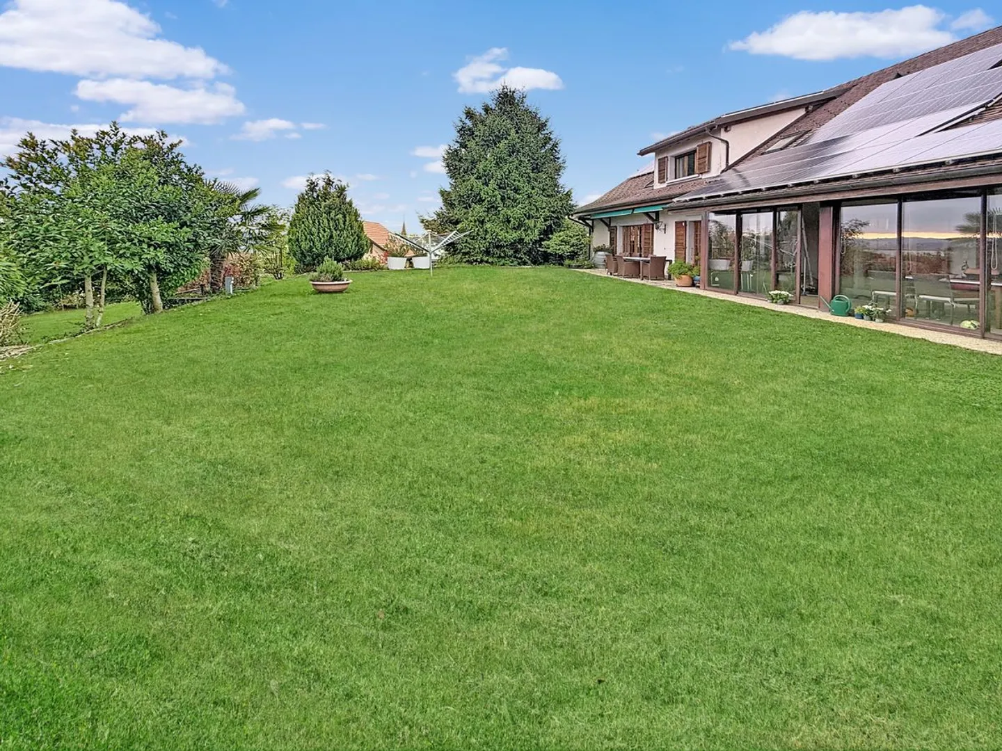 Maison de luxe avec revenu locatif - Photo 2 sur 13