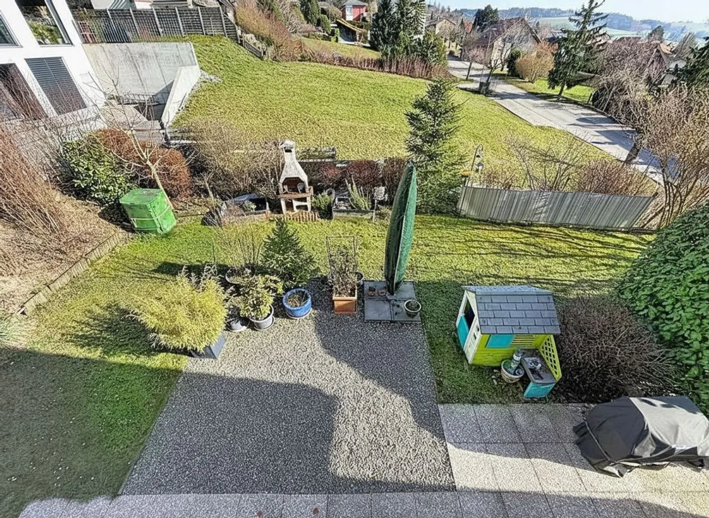 Belle maison familiale de 6,5 pièces avec véranda, jardin arboré et panneaux solaires - Ursy (FR) - Foto 13 von 13