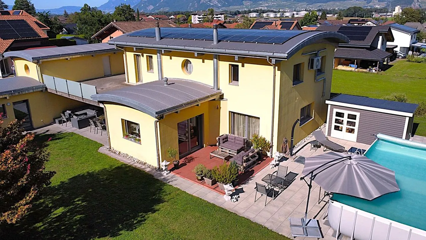 TRES BELLE VILLA MODERNE AU PIED DES MONTAGNES - MURAZ (VS) - Photo 1 sur 9