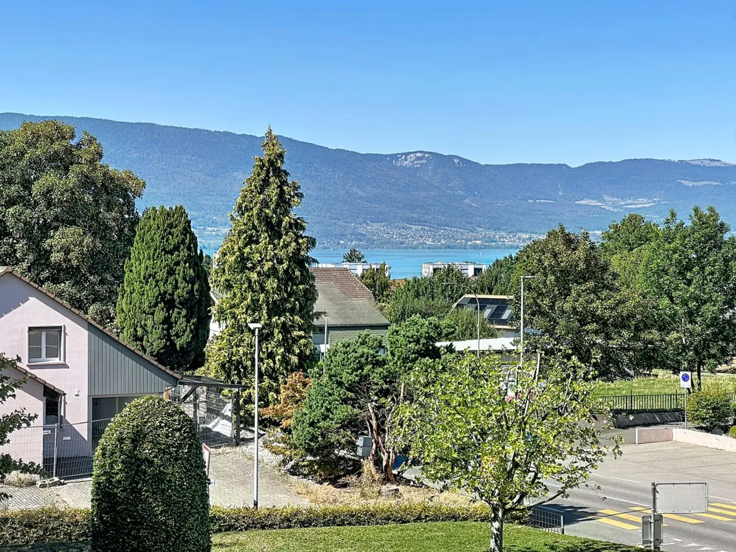 Appartamento ristrutturato con vista lago - Foto 12 di 12