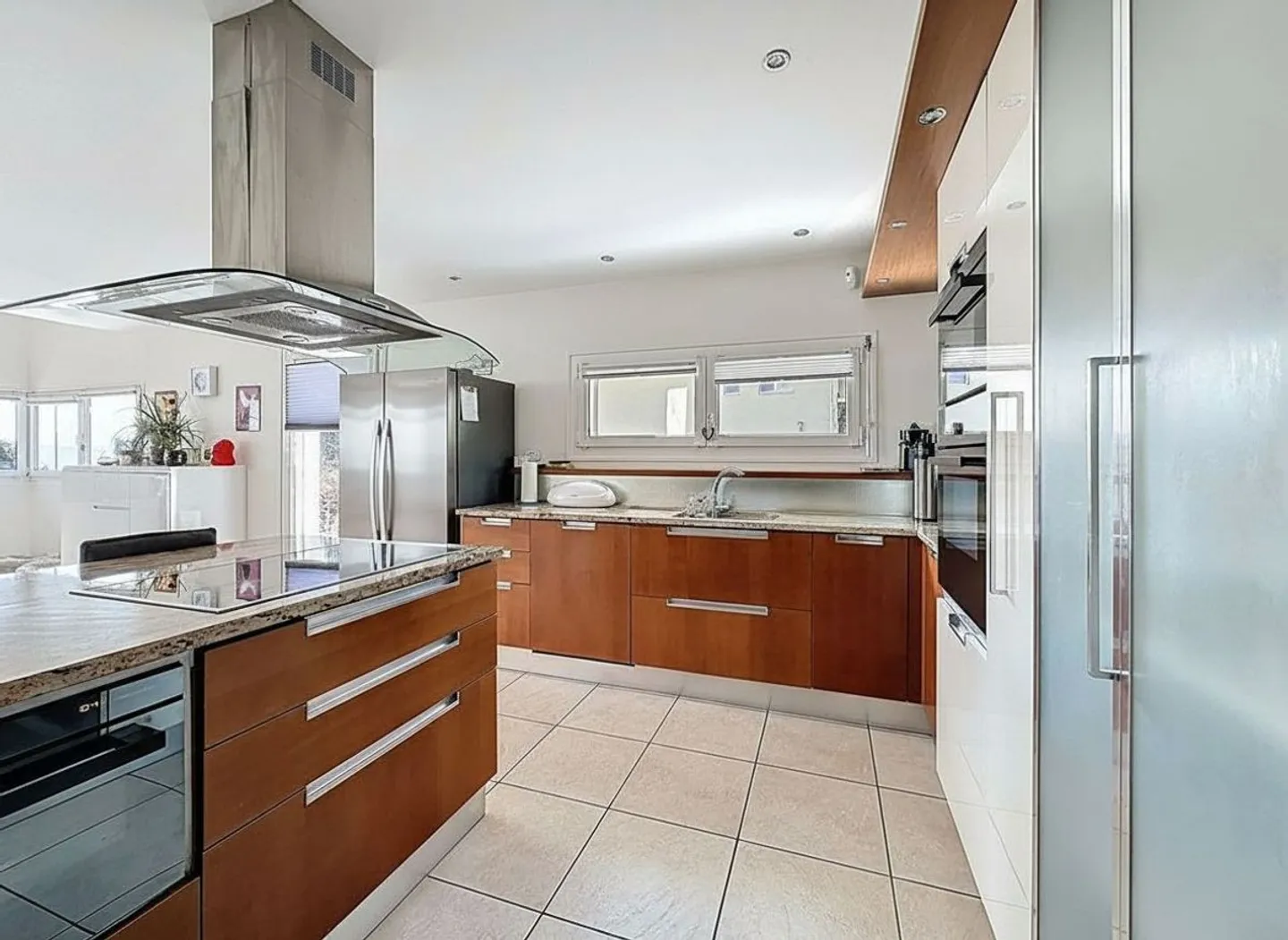 A unique property between sky, lake and mountains - Photo 7 of 13