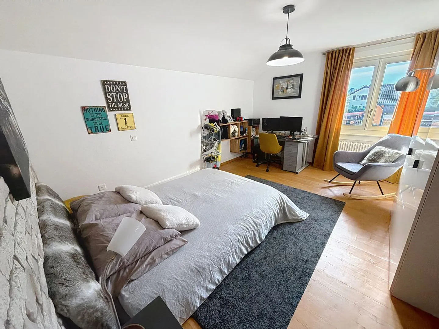 Beautifully renovated property with a large, tree-lined garden - Photo 10 of 13