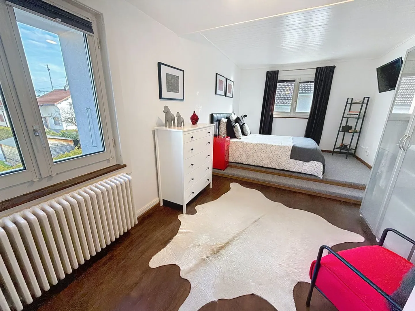 Beautifully renovated property with a large, tree-lined garden - Photo 11 of 13