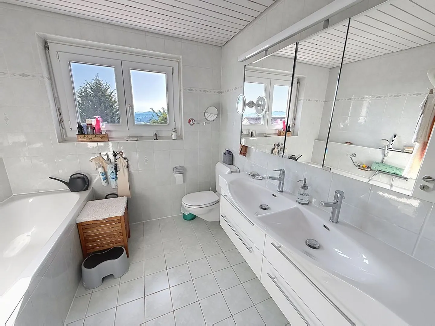 Belle maison familiale de 6,5 pièces avec véranda, jardin arboré et panneaux solaires - Ursy (FR) - Foto 11 von 13