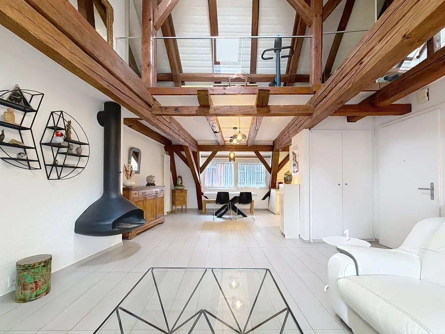 Magnifique appartement au centre de Peseux. Calme, sérénité à 2 pas des transports des écoles et des commerces. - Photo 1 sur 13