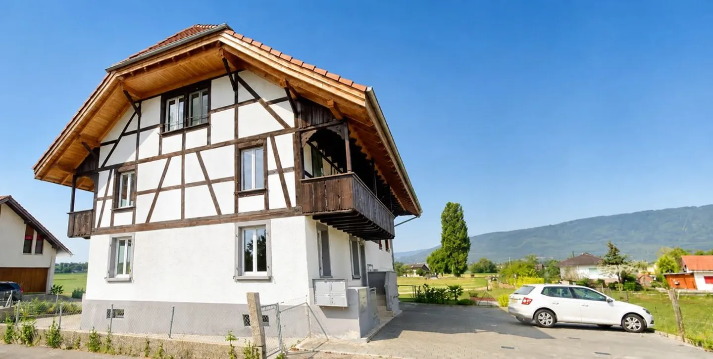 Wunderschöne 4,5-Zimmer-Wohnung mit separatem Eingang, privatem Garten und freiem Blick - Foto 1 von 11