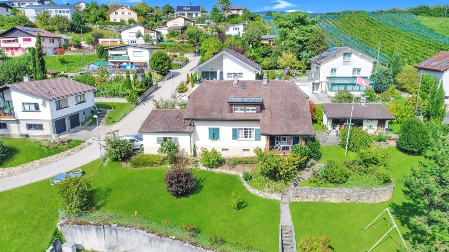 Spaziosa casa familiare a Valeyres-sous-Montagny, lotto di 1147 m2 - Foto 1 di 13