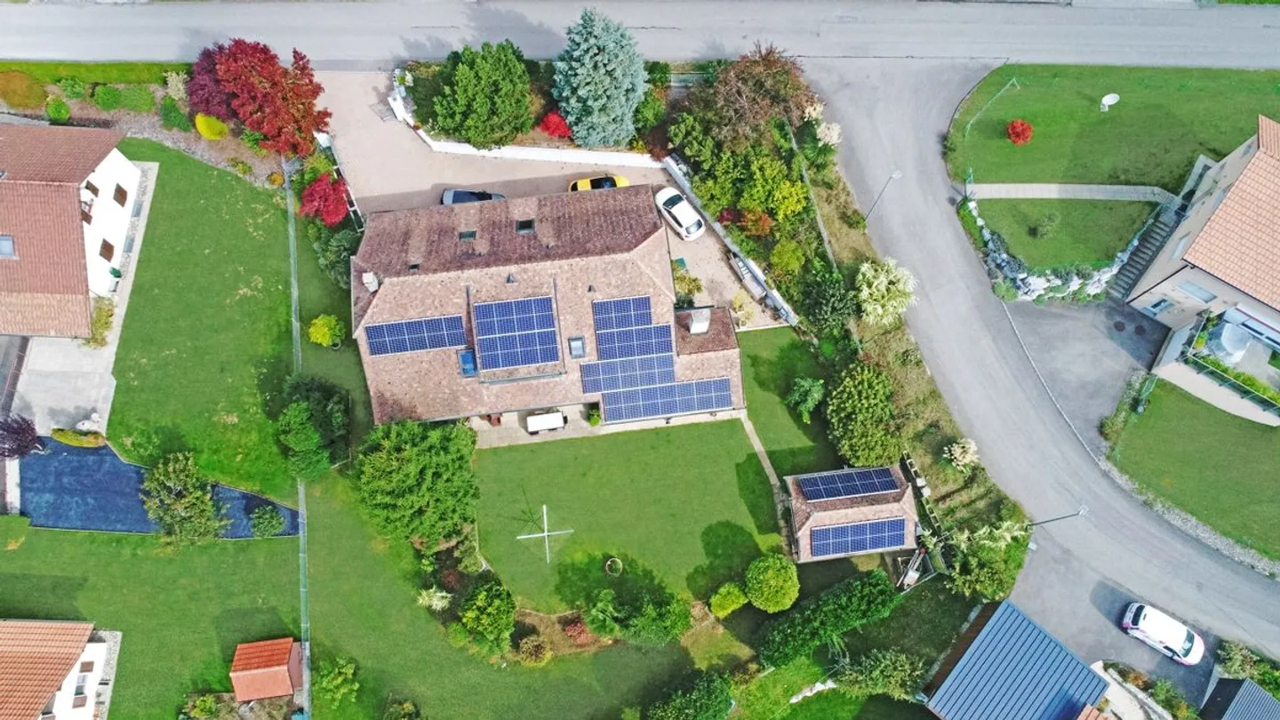 Exceptional House - Autonomous, Rentable and Renovated with Refinement 10 Minutes from Romont - Photo 1 of 13