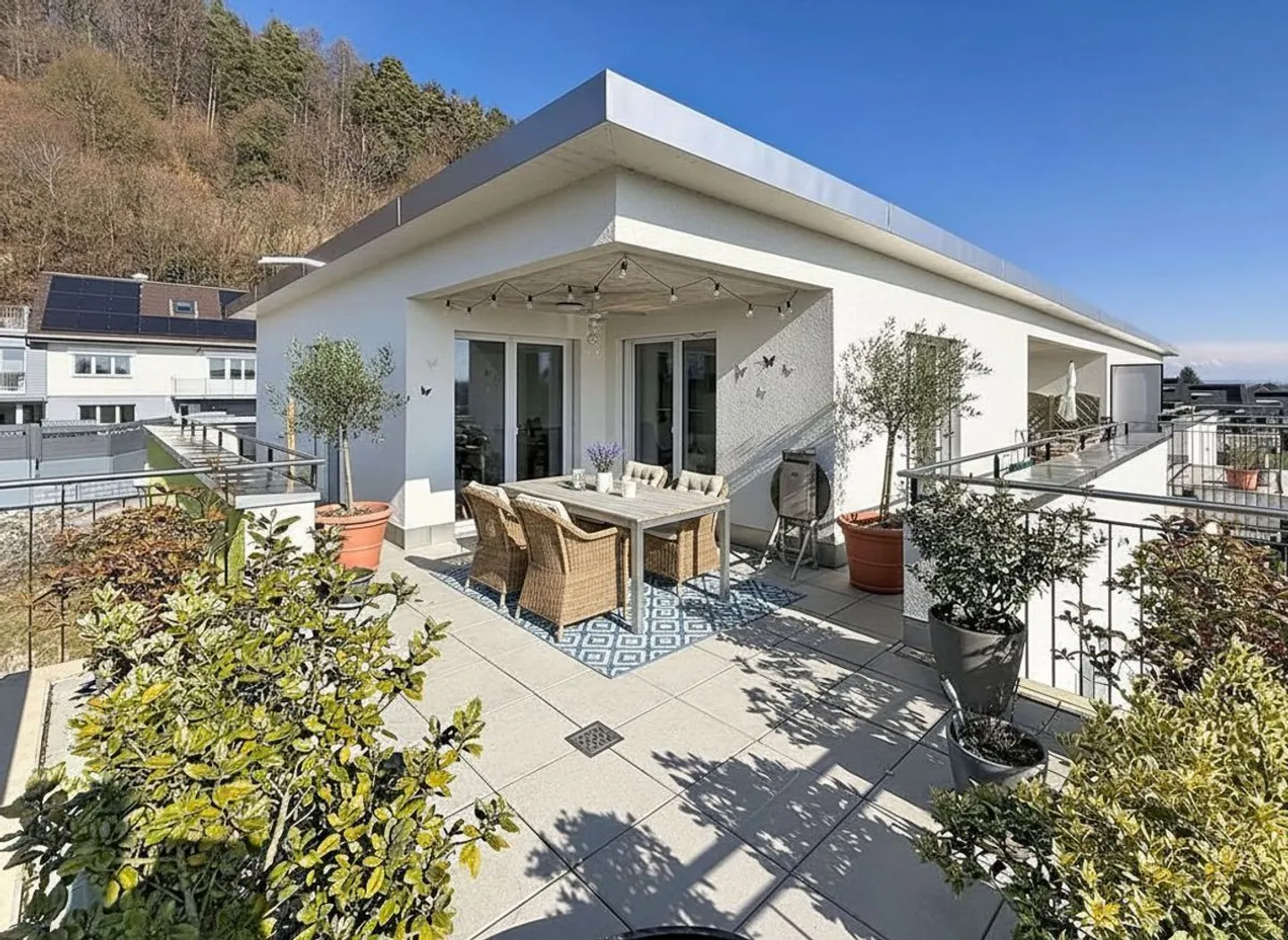 Exceptional penthouse at the gates of Neuchâtel - Photo 2 of 11