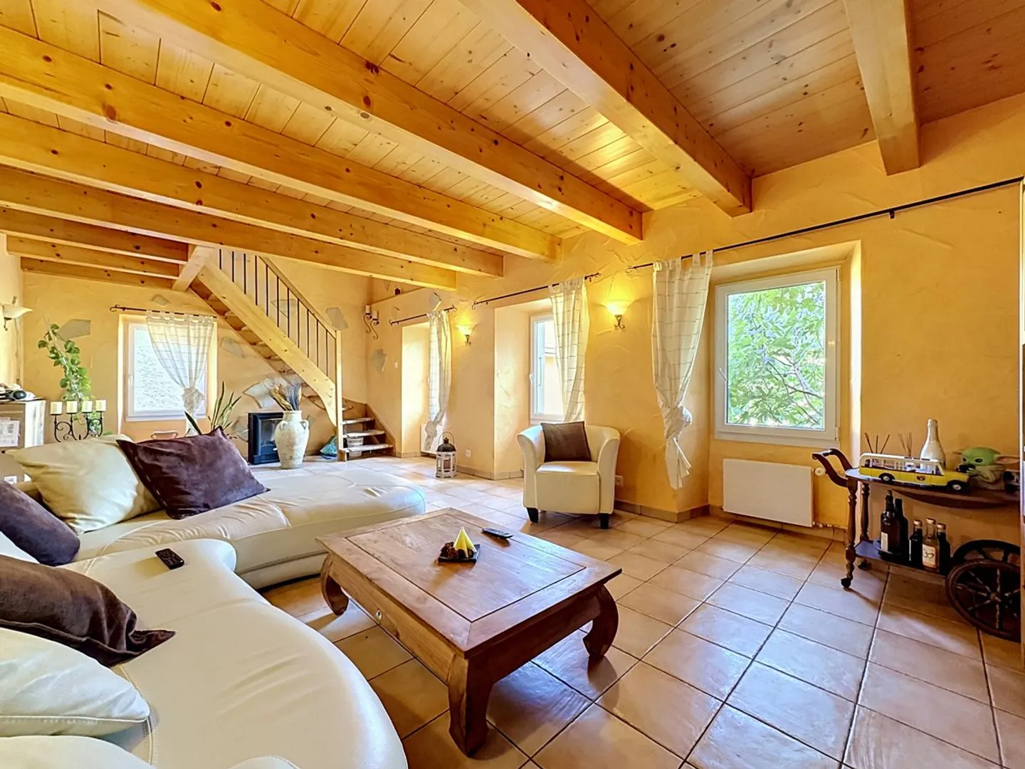 Village house with two apartments and barn with great potential - Photo 2 of 13