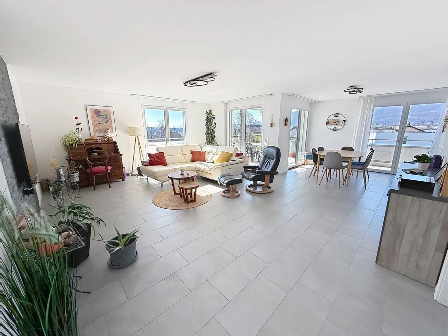 Exceptional penthouse at the gates of Neuchâtel - Photo 3 of 11