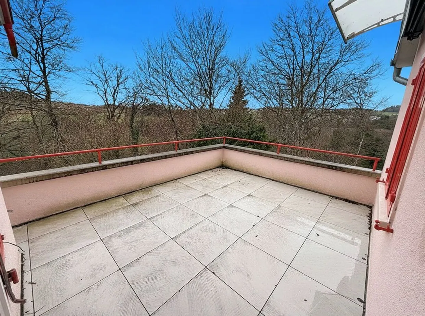 Family Home with Workshop - Photo 4 of 13