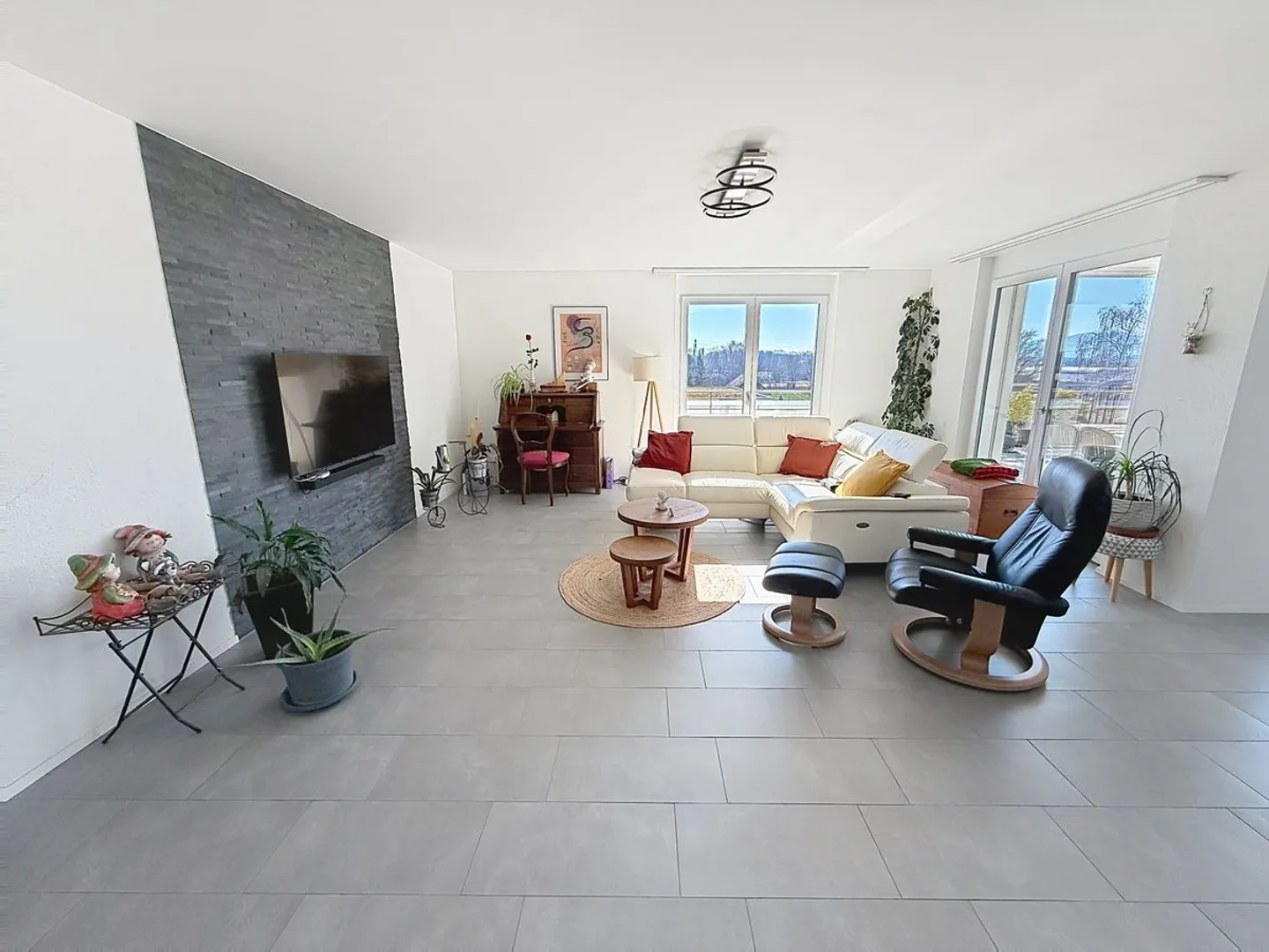 Exceptional penthouse at the gates of Neuchâtel - Photo 4 of 11