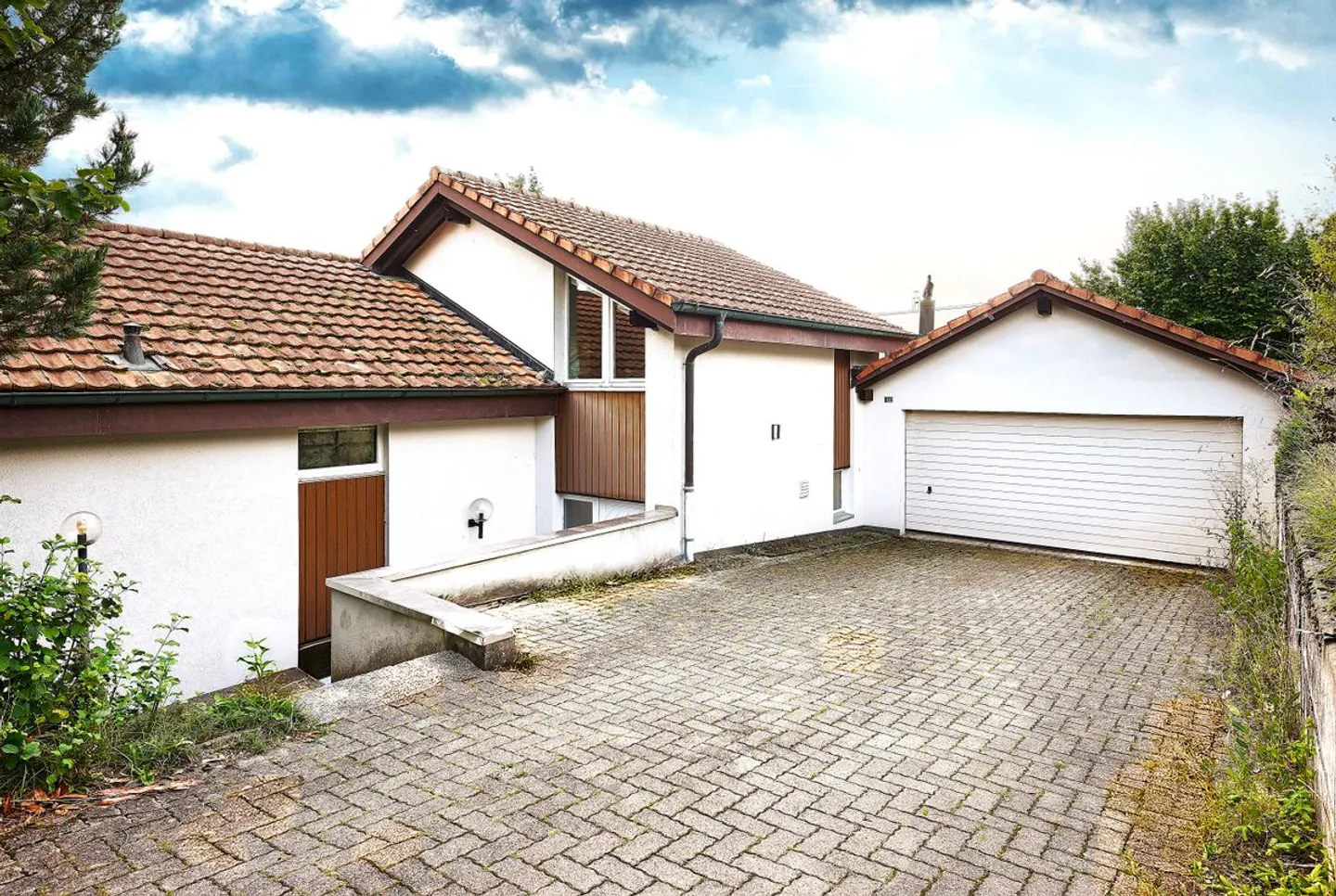  GRANDE VILLA LUMINEUSE ET AU CALME. JARDIN SUR DEUX NIVEAUX. LE MOURET (FR) - Photo 8 sur 13