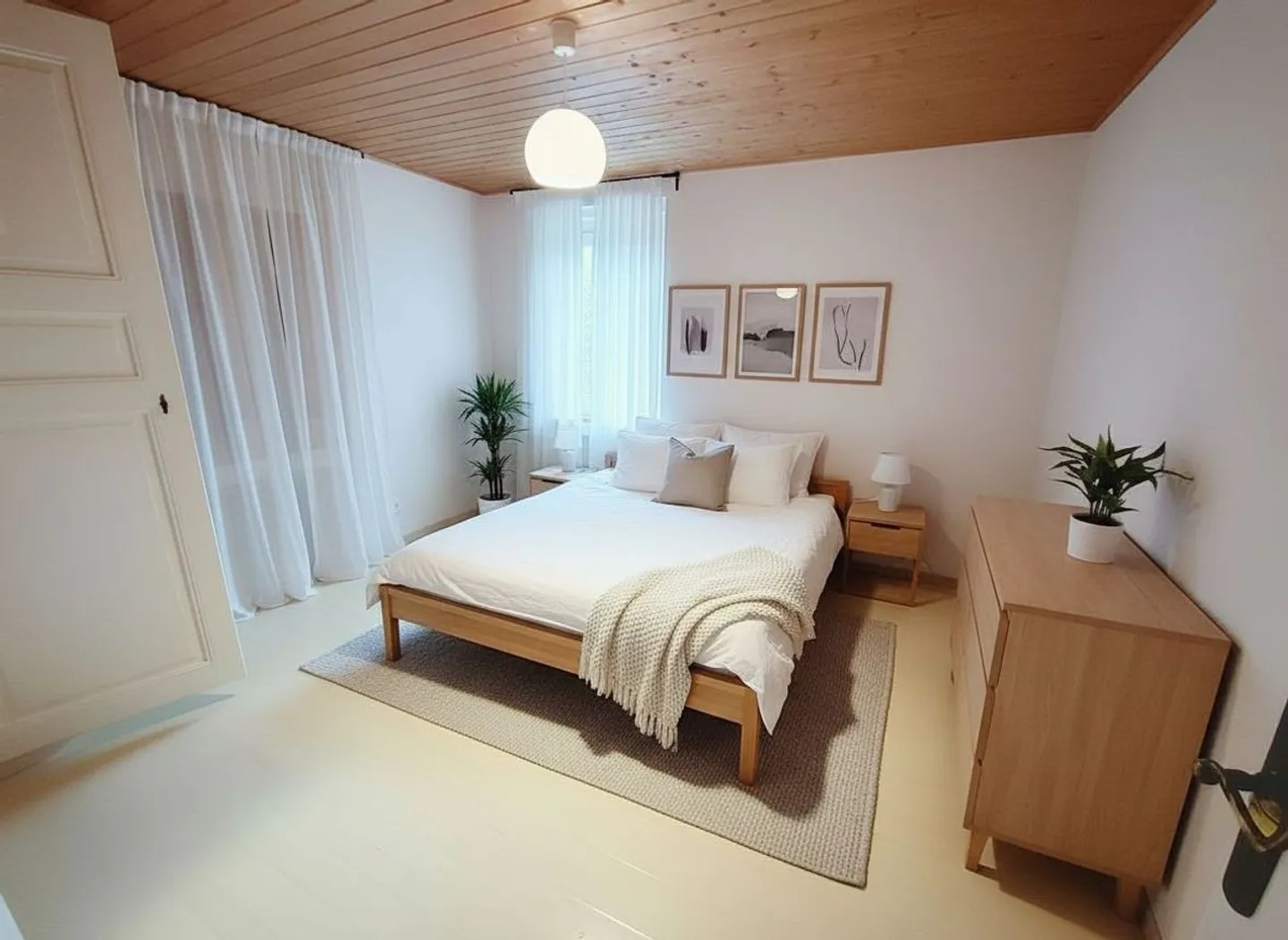 Family Home with Workshop - Photo 6 of 13